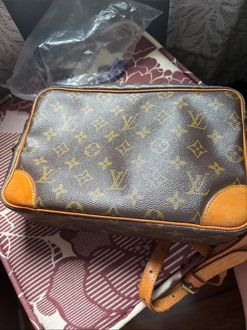 Louis Vuitton Monogram Canvas Messenger Bag in Brown & Tan